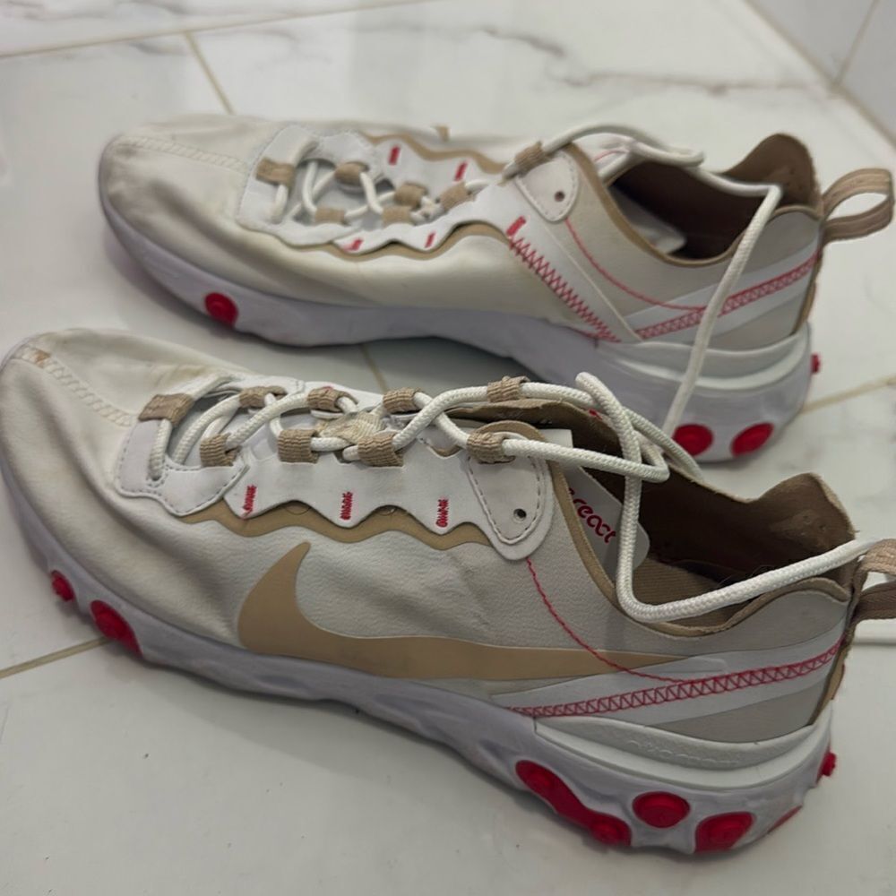 Nike React Element 55 Sneaker Size 8 - Super Comfortable Shoe - Great Condition